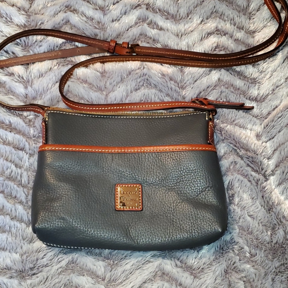 🌷NWOT Dooney & Bourke crossbody🌷